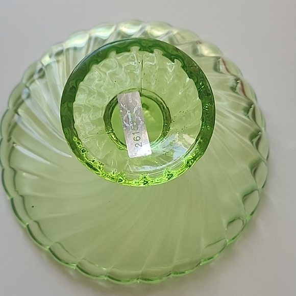 NEW IN BOX VINTAGE EGERMANN SWIRL ART GREEN BOHEMIAN GLASS BOWL. HAND MADE. - Picture 6 of 8